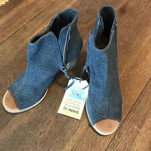 NWT TOMS peeptoe ankle booties